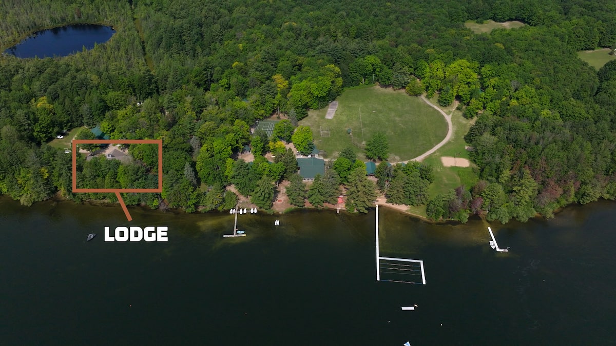 Aerial view identifying Bear’s Den Lodge on Manistee Lake